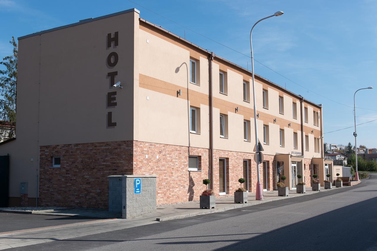 Hotel Carrera Rimavska Sobota Exterior photo